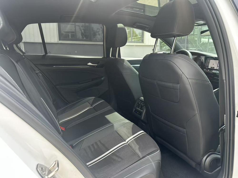 Volkswagen Golf 2023 car image #9