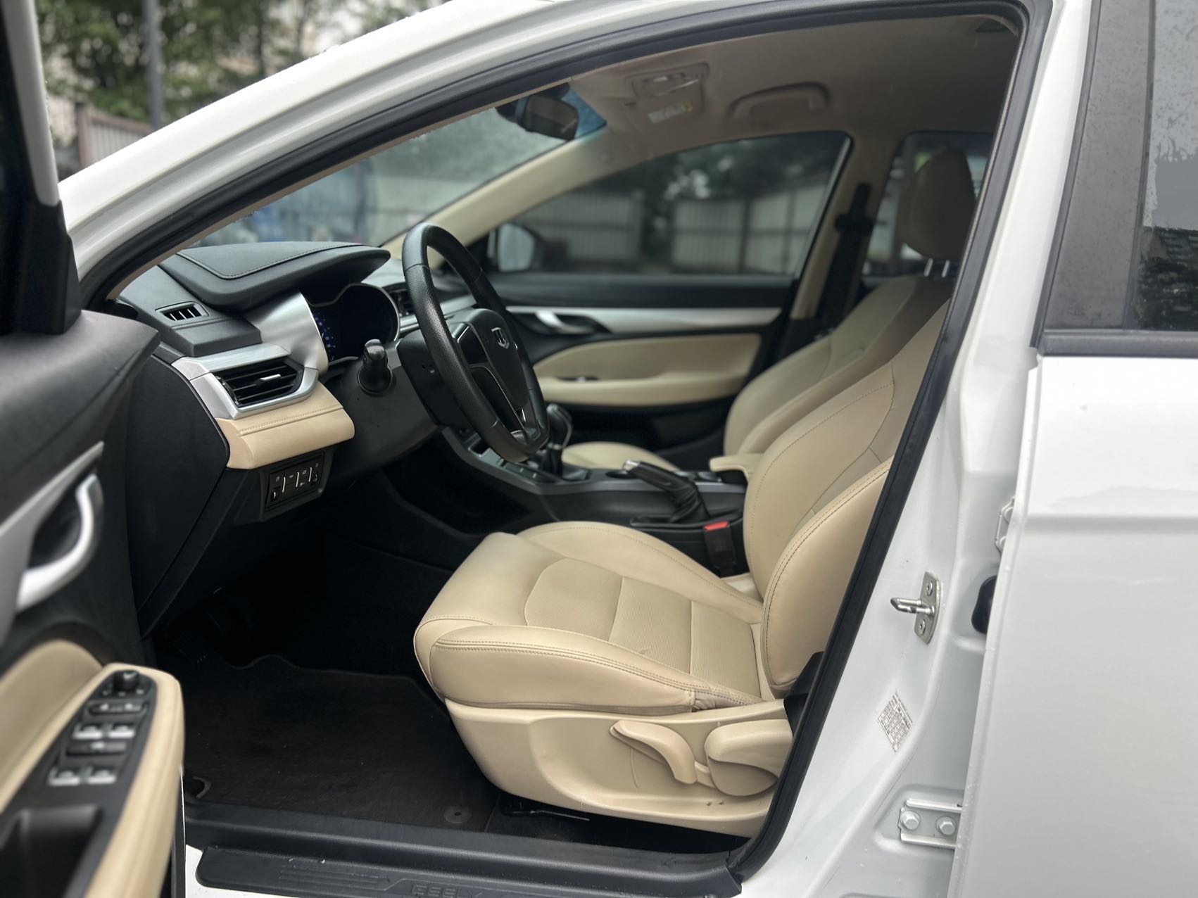 GEELY Emgrand 2018 car image #2