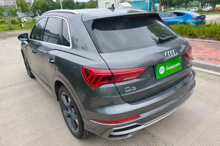 Audi Q3 2022 car image #5