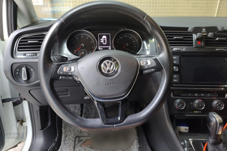 Volkswagen Golf 2019 car image #12