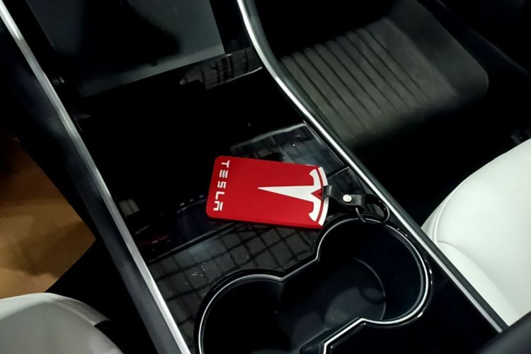 Tesla Model 3 2020 car image #11