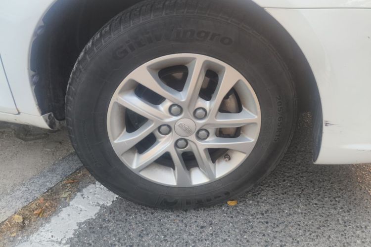 GEELY Emgrand 2017 car image #9