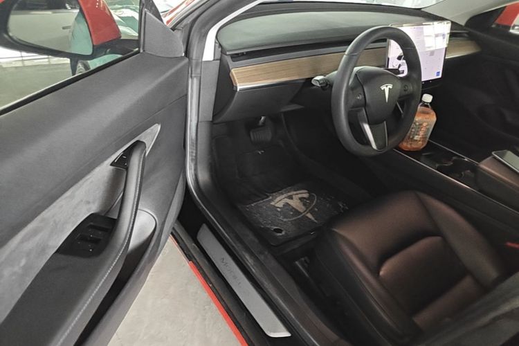 Tesla Model 3 2020 car image #10