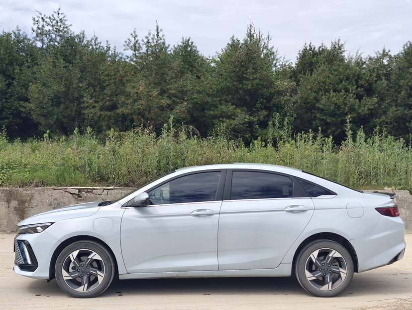 GEELY Emgrand L HiP 2022 car image #12