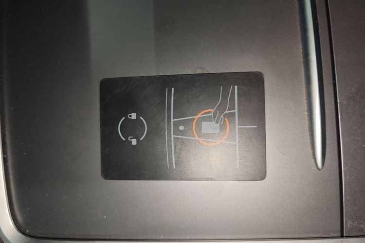 Tesla Model Y 2021 car image #9