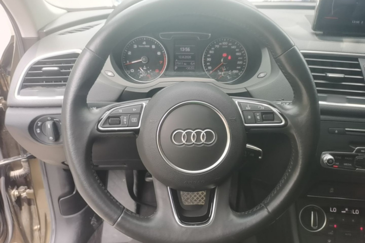 Audi Q3 2019 #11 Audi Q3 2019 car image #11