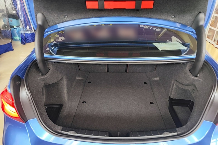 BMW 3 Series 2018 #19 BMW 3 Series 2018 car image #19