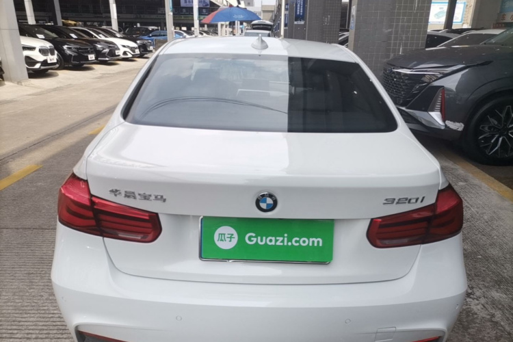 BMW 3 Series 2018 #6 BMW 3 Series 2018 car image #6