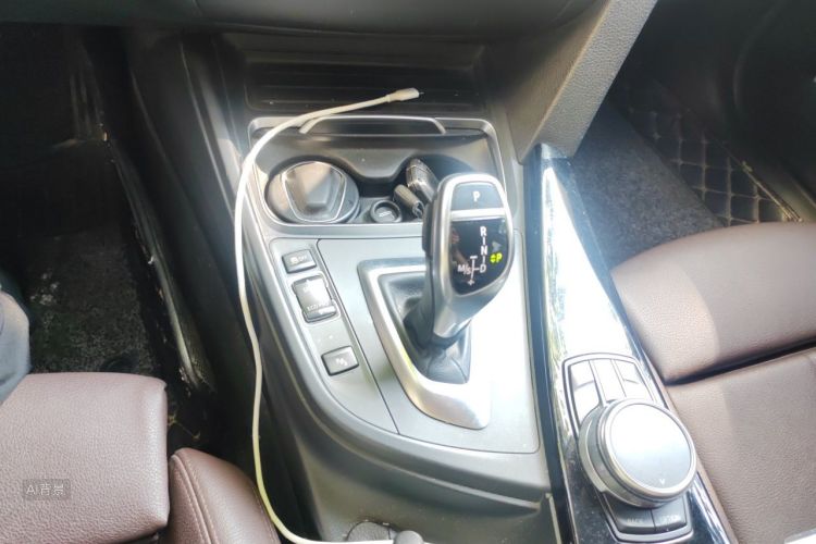 BMW 3 Series 2018 car image #16
