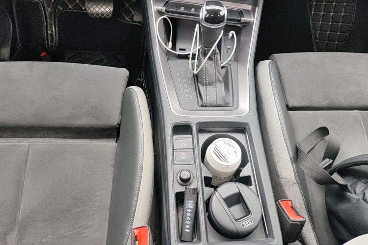 Audi Q3 2020 car image #14