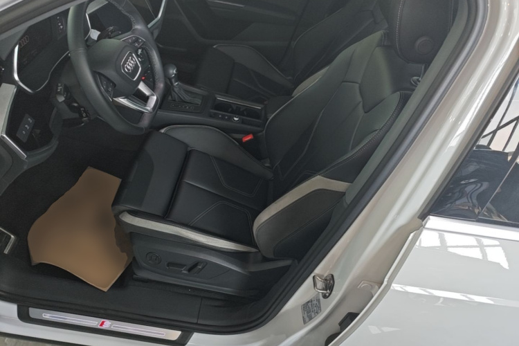 Audi Q3 2023 #15 Audi Q3 2023 car image #15