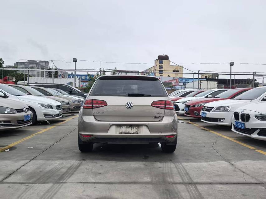 Volkswagen Golf 2017 car image #8