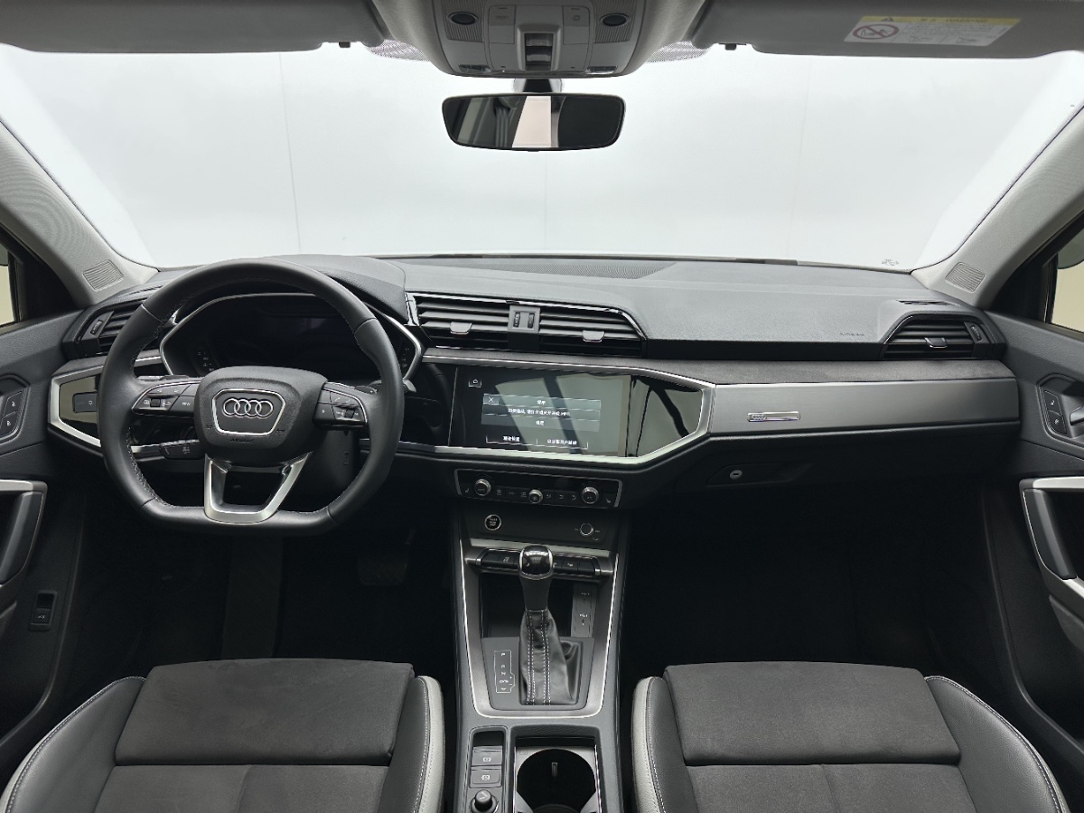 Audi Q3 2023 car image #7