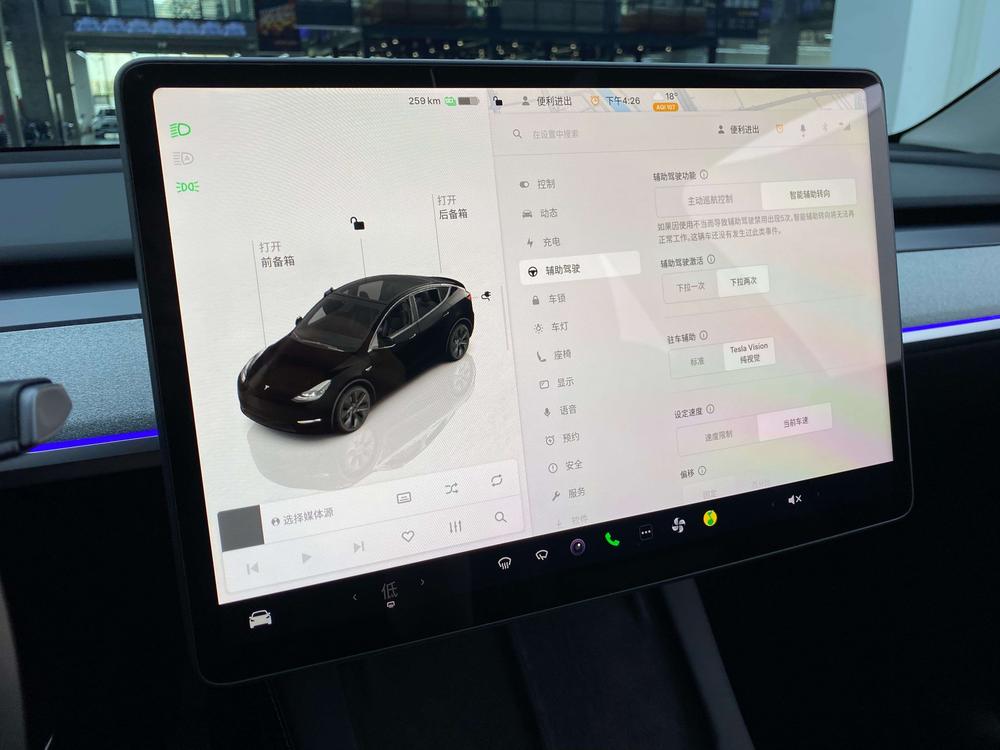 Tesla Model Y 2024 car image #21