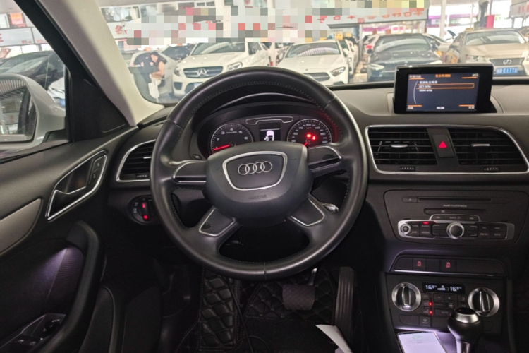 Audi Q3 2014 car image #15
