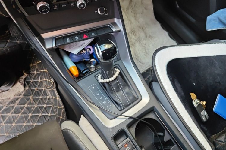 Audi Q3 2022 car image #16