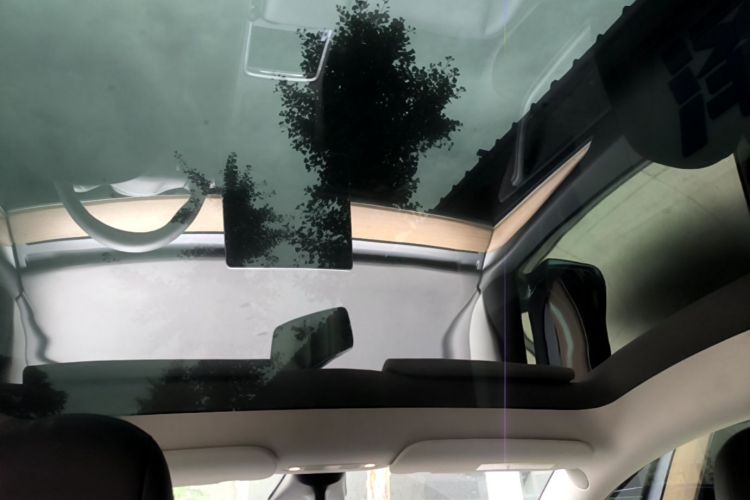 Tesla Model Y 2021 car image #18