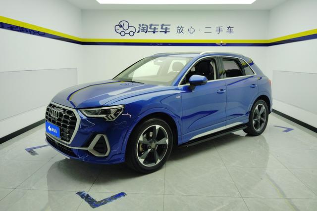 Audi Q3 2020 car image #18