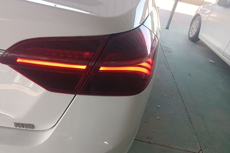 GEELY Emgrand 2020 car image #8