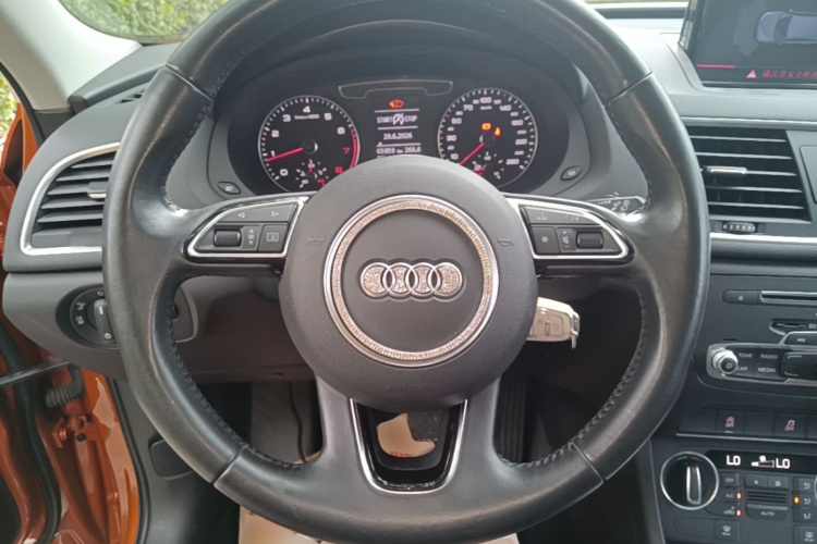 Audi Q3 2017 car image #11