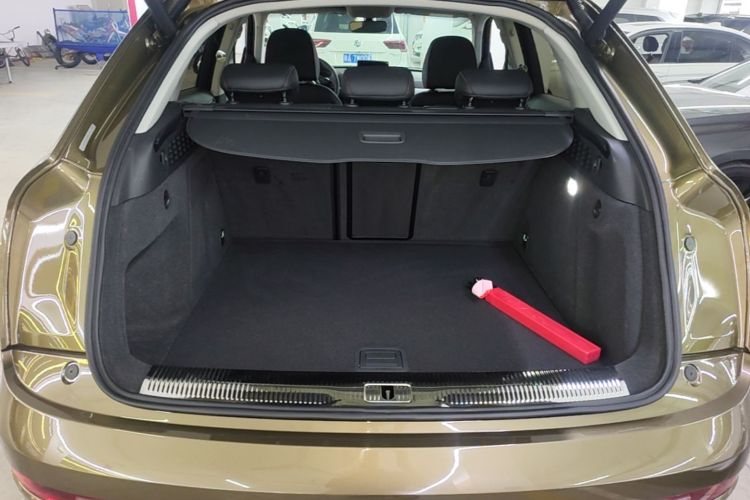 Audi Q3 2017 car image #19