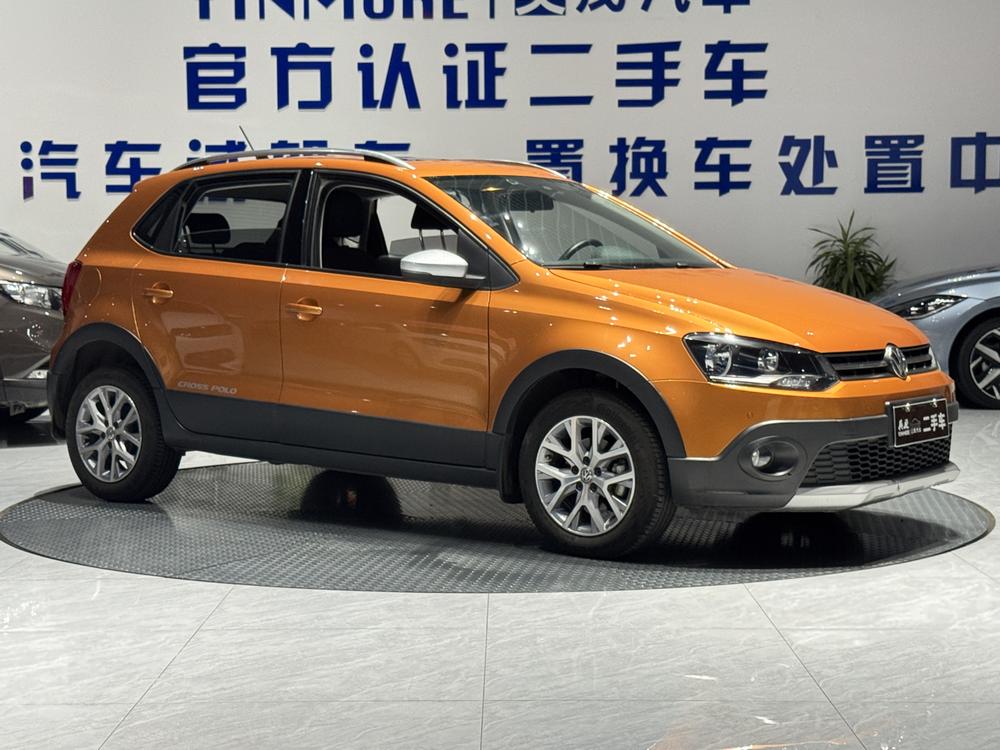 Volkswagen Polo 2015 car image #3