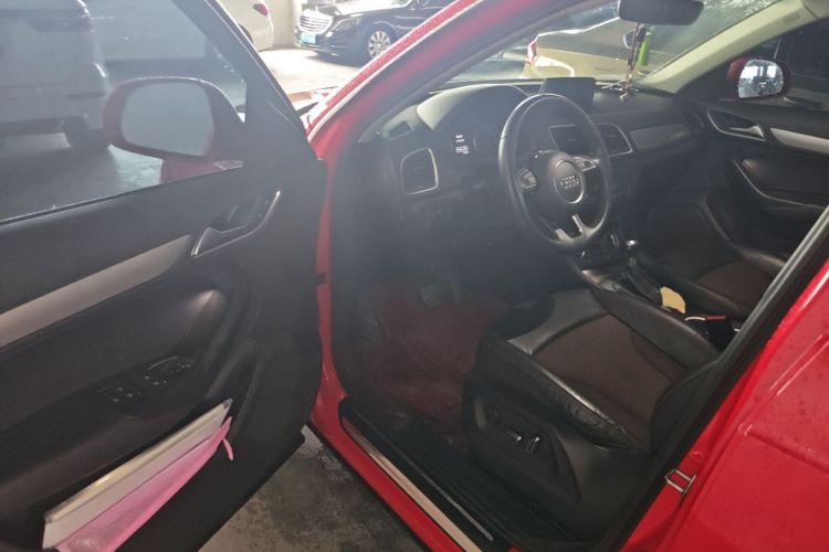 Audi Q3 2017 car image #16