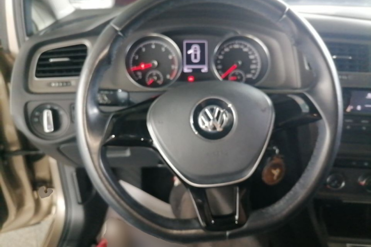 Volkswagen Golf 2014 car image #11