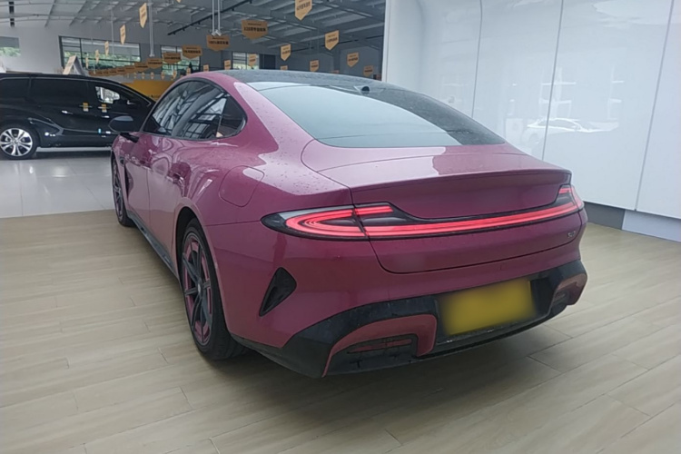 MI SU7 2025 immagine di auto #5