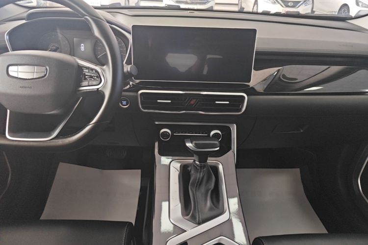 GEELY Coolray 2025 #13 GEELY Coolray 2025 car image #13