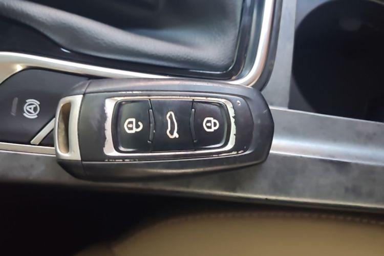 GEELY Emgrand 2018 car image #9