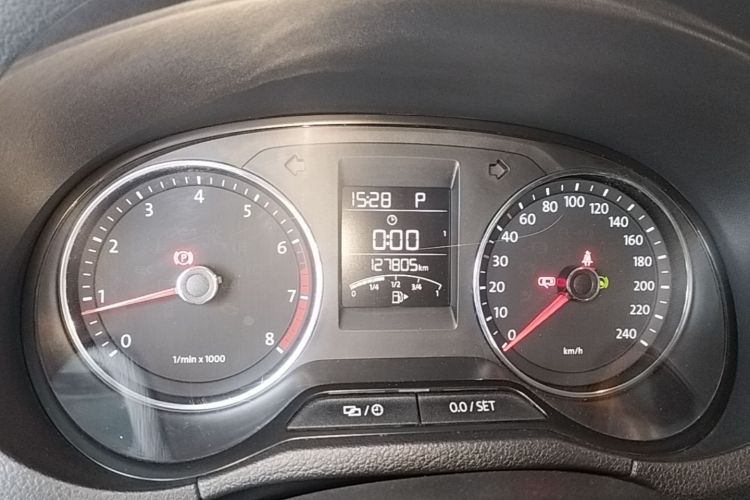 Volkswagen Polo 2015 car image #12