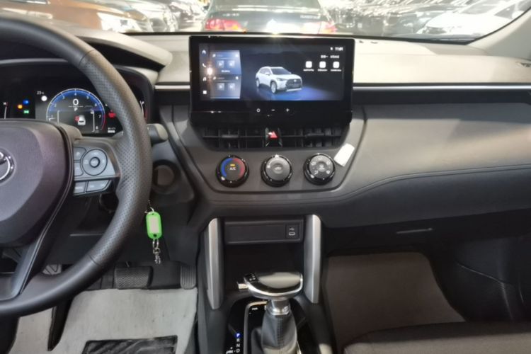 Toyota Corolla Cross 2025 immagine di auto #13