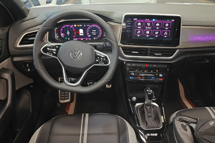 Volkswagen T-Roc 2025 car image #9