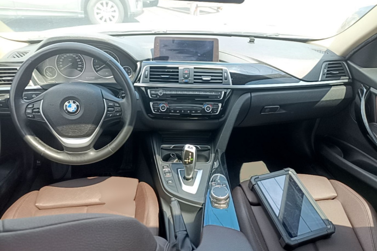 BMW 3 Series 2019 #10 BMW 3 Series 2019 car image #10