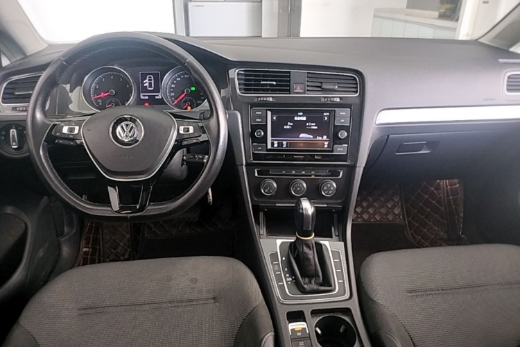 Volkswagen Golf 2018 car image #10