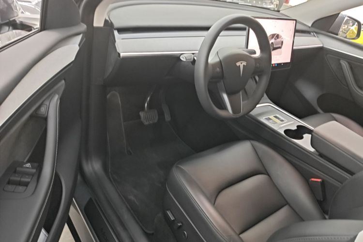 Tesla Model Y 2024 #12 Tesla Model Y 2024 car image #12