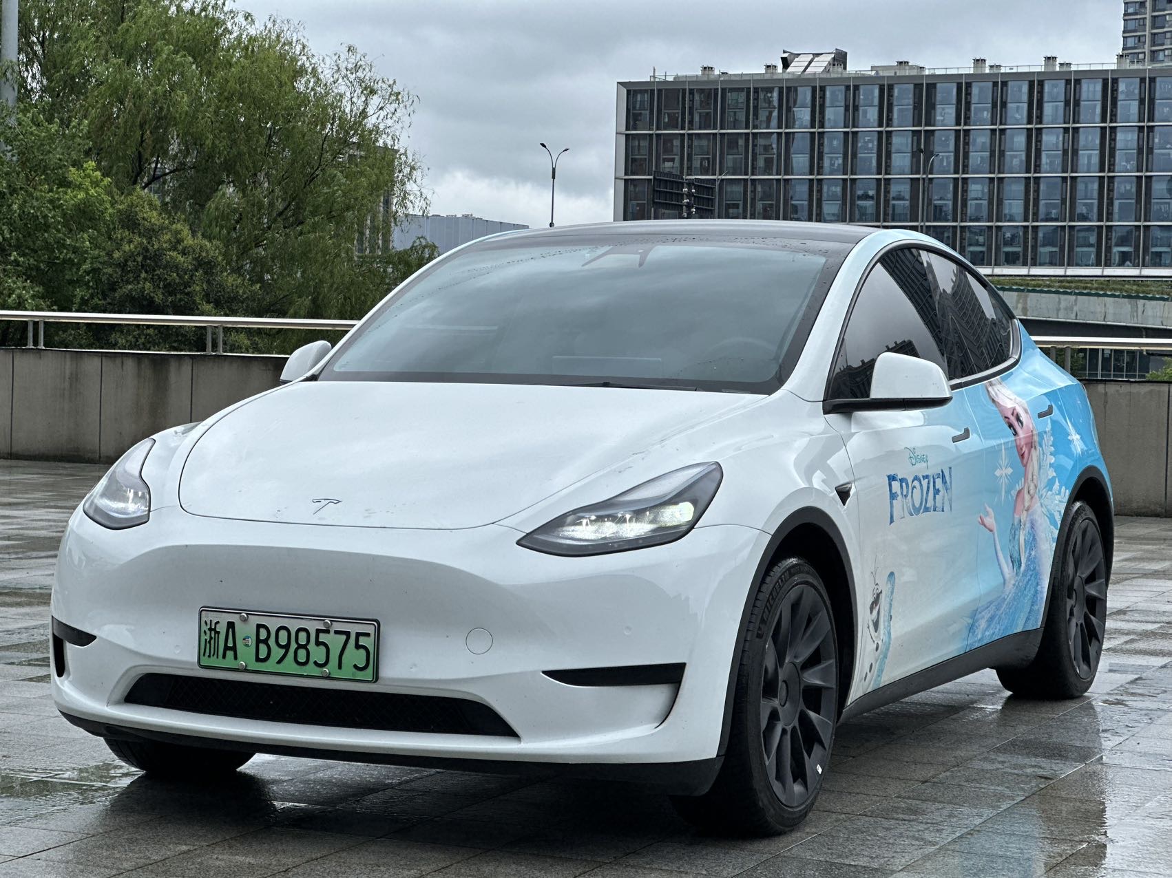 Tesla Model Y 2022 #2 Tesla Model Y 2022 car image #2