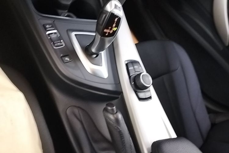BMW 3 Series GT 2018 car image #14
