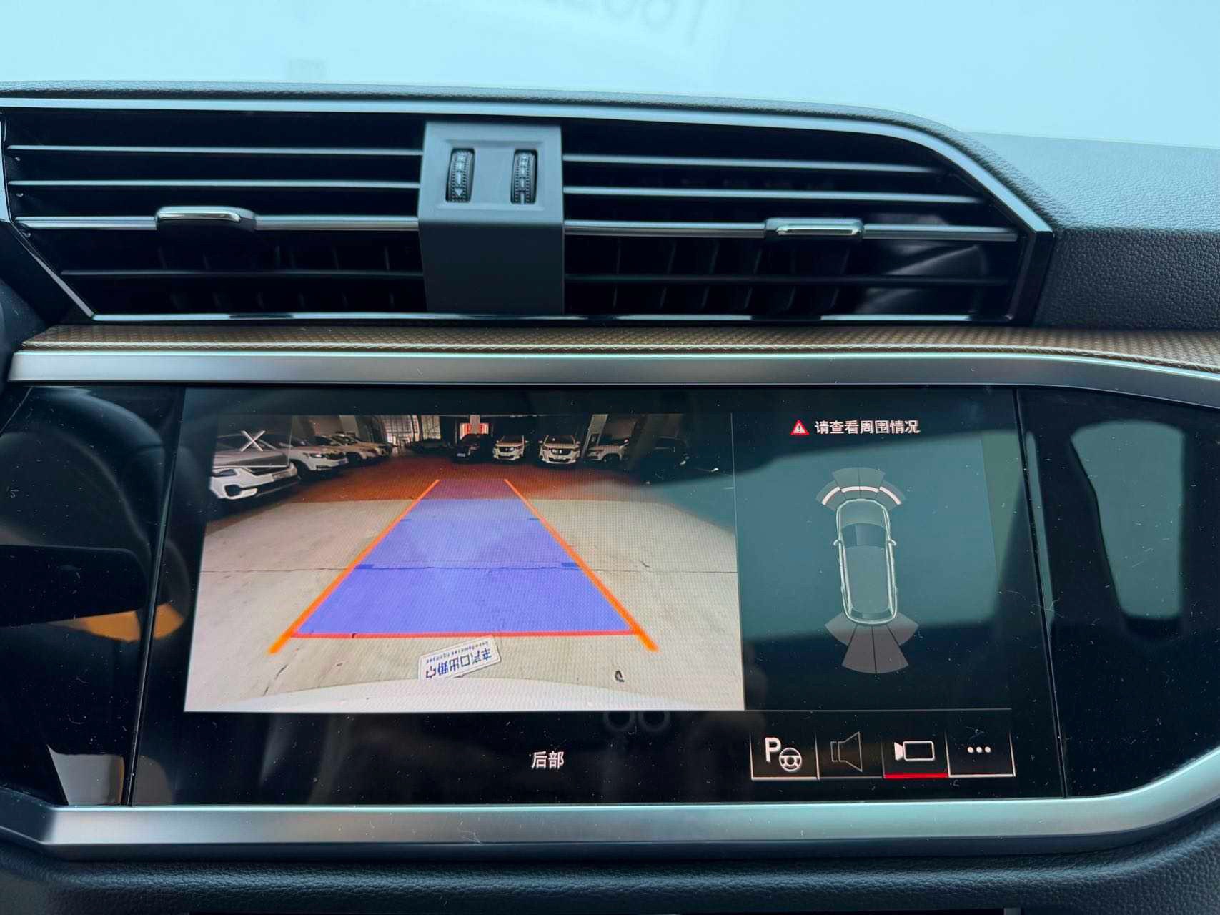 Audi Q3 2023 car image #19