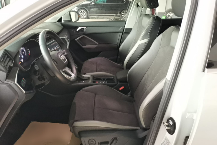 Audi Q3 2022 car image #15