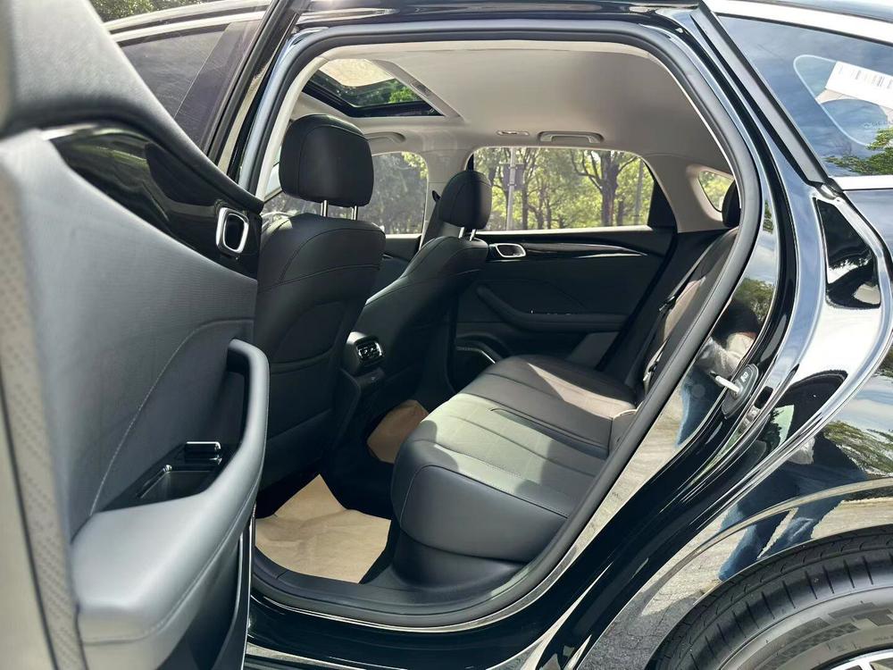 GEELY Emgrand 2026 #10 GEELY Emgrand 2026 imagem de carro #10