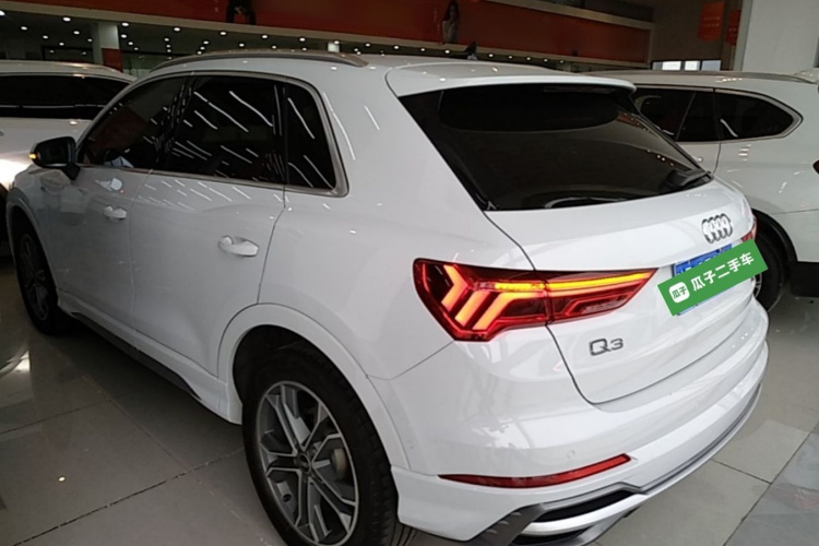Audi Q3 2021 car image #5