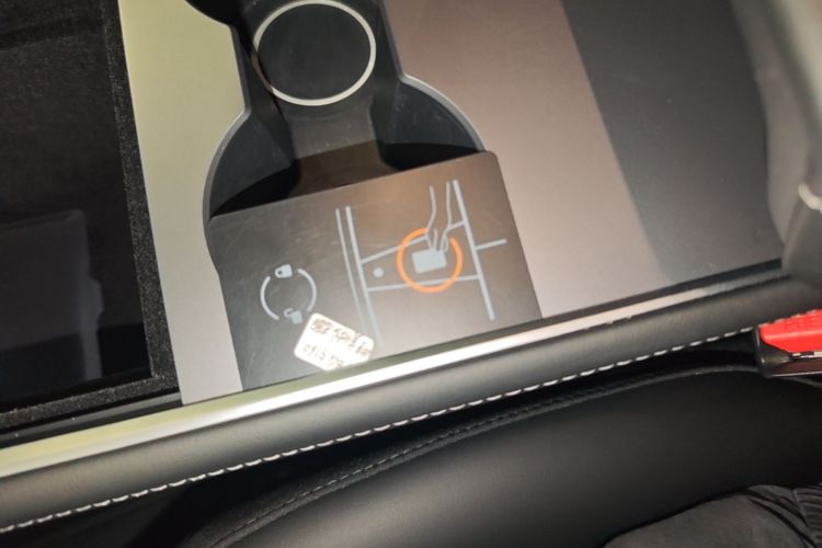 Tesla Model Y 2021 car image #9