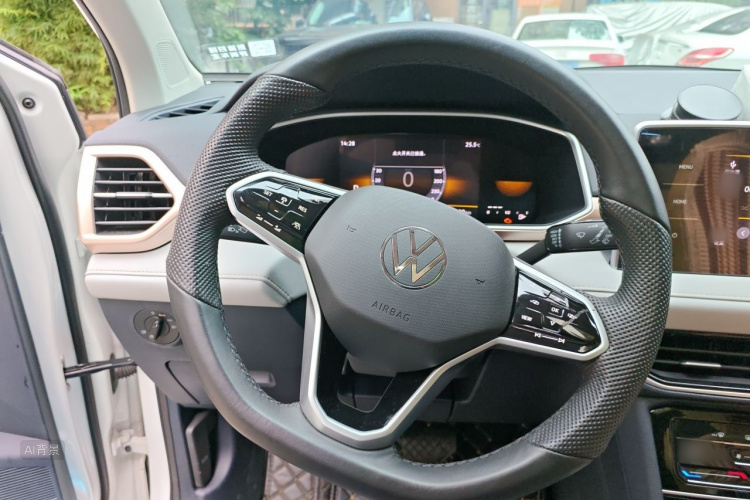 Volkswagen Tharu 2023 car image #12