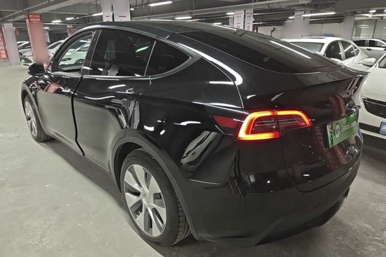 Tesla Model Y 2023 car image #5