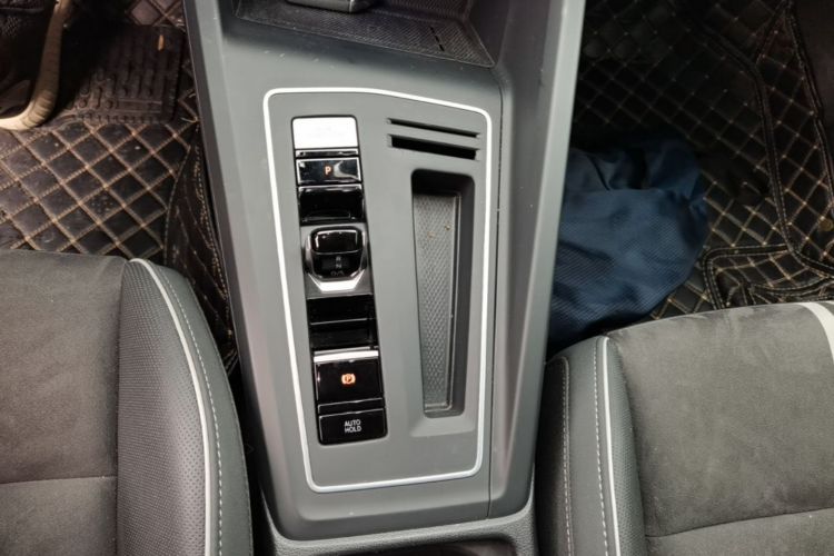 Volkswagen Golf 2024 car image #14