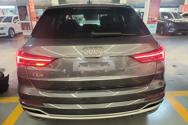 Audi Q3 2019 car image #6
