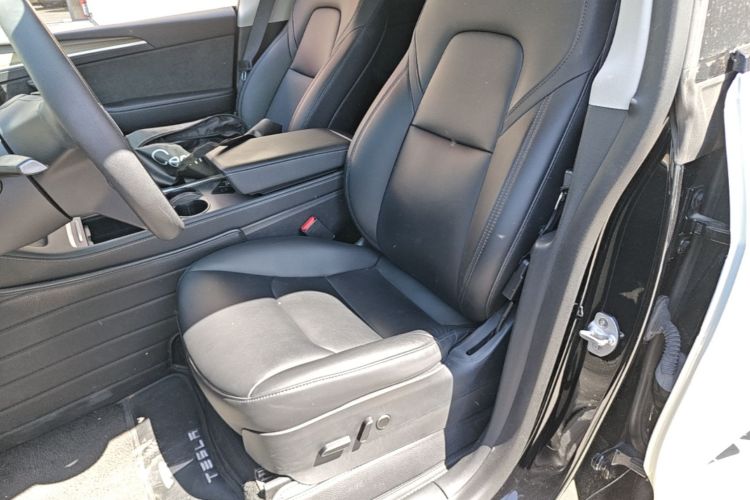 Tesla Model Y 2022 immagine di auto #15