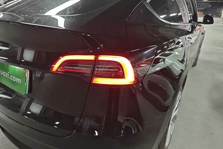 Tesla Model Y 2023 car image #8